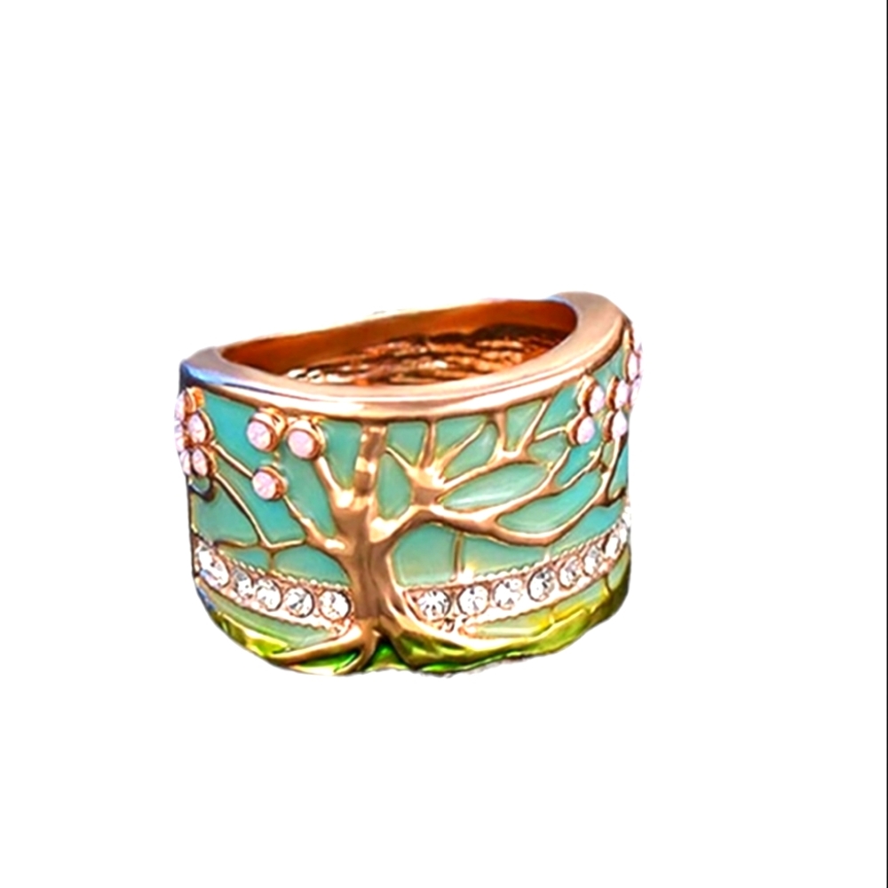 Stunning Tree of Life enamel ring. Size 8. 18k gold Plated.